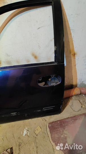 Дверь на dodge caravan