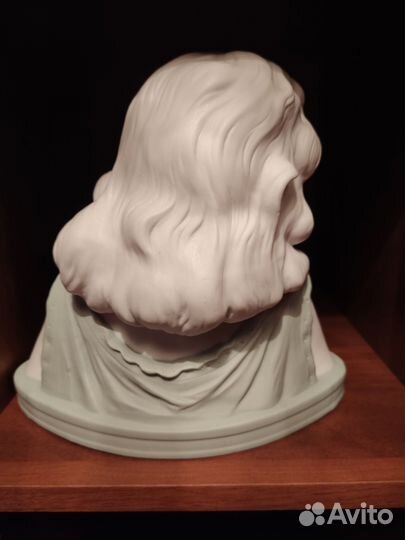 Каминный бюст девочки (Кузнецов)