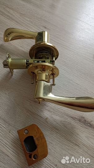 Ручки дверные, защёлки, комплектующие