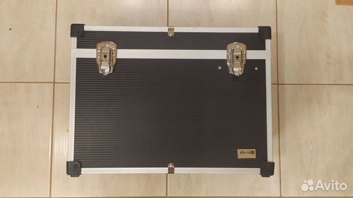 Чемодан для парикмахерских инструментов