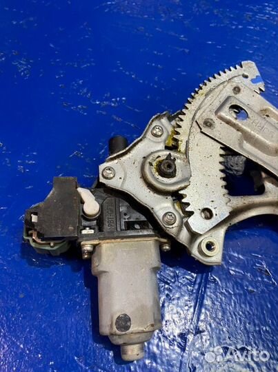 Стеклоподъемник задний правый Nissan Teana L33