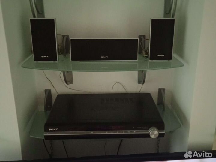 Полочки на стену из стекла