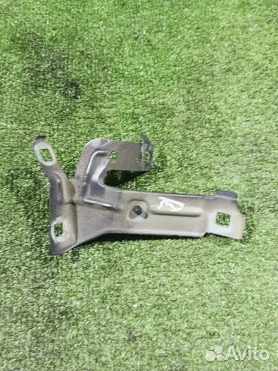 Кронштейн крыла правый Bmw 3 F30 N20B20B 2012