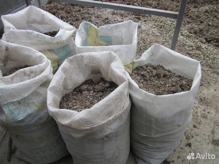 Куриный помет в мешках