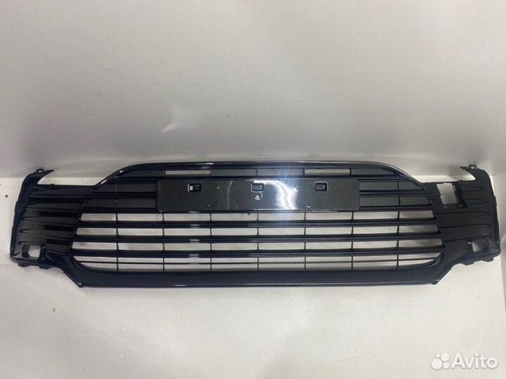 Решетка в бампер передняя Toyota Camry V75