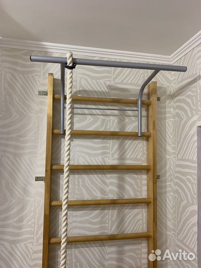 Шведская стенка с турником и канатом