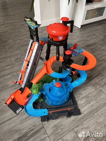 Hot Wheels автомойка с крокодилом