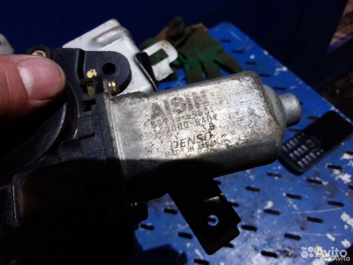 Моторчик люка Toyota LC100 Lexus LX470