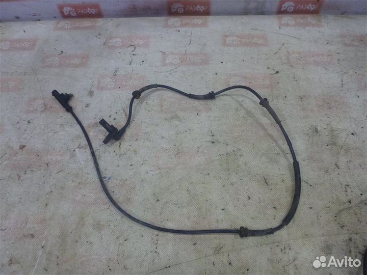 Датчик abs задний Land Rover Discovery L319 AJ41