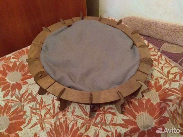 Лежанка с подушкой для кошек