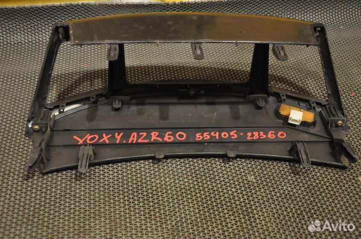 Консоль магнитолы toyota voxy AZR60G