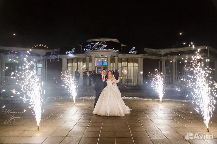 Тяжелый дым. Фонтаны. Конфетти