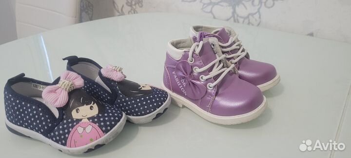 Много обуви на девочку