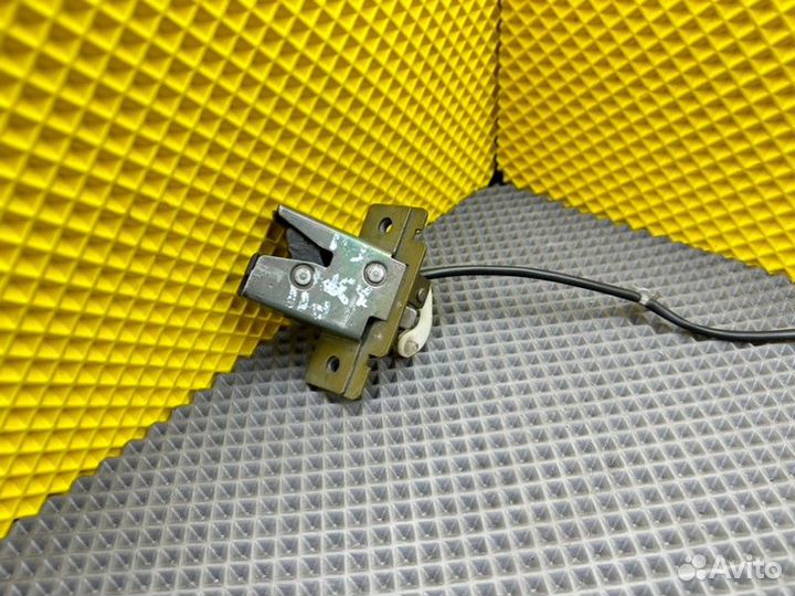 Замок багажника Nissan Primera P11 SR20 2.0 1996