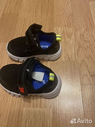Кроссовки детские