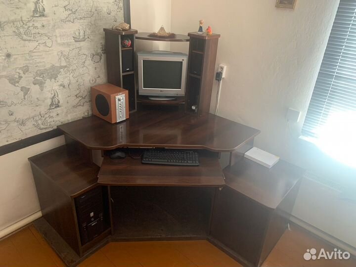 Компьютерный стол