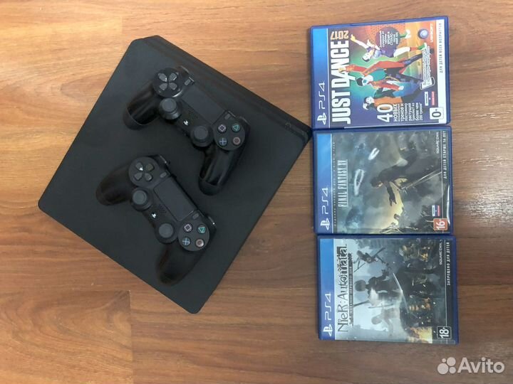 Sony PlayStation 4 Slim 1TB 2 геймпада