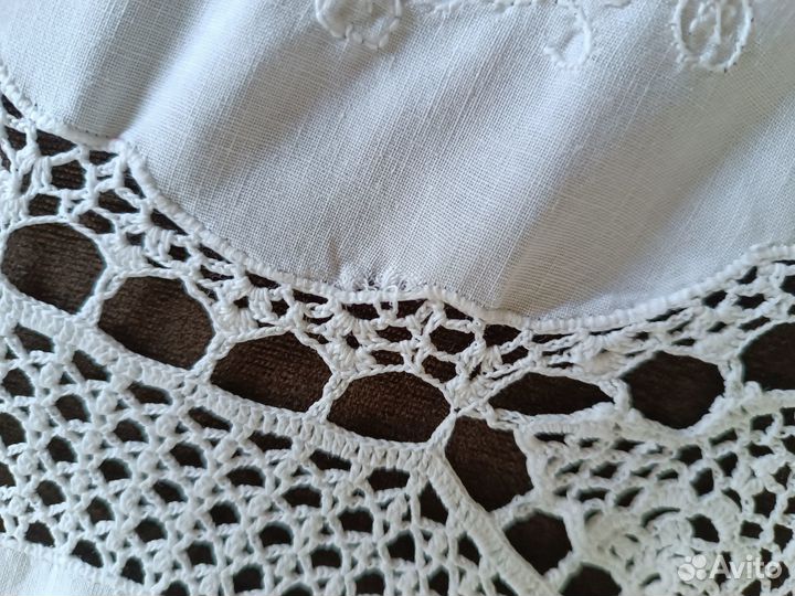 Ажурная скатерть с вышивкой и вязаным кружевом