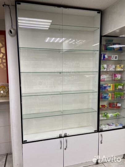 Стеклянные стелажи