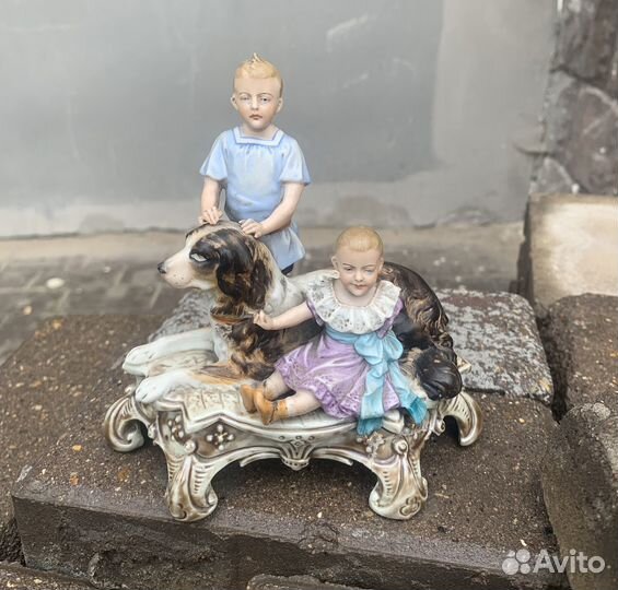 Фарфоровая статуэтка