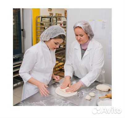 Кухонный работник в пекарню