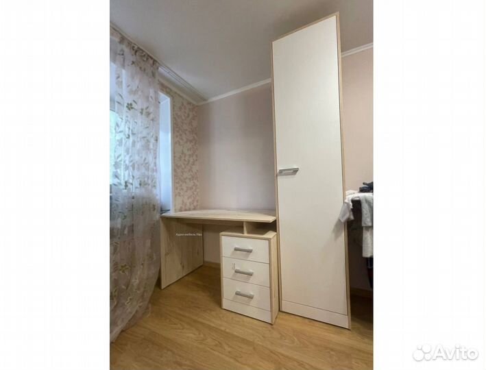 Письменный стол с пеналом