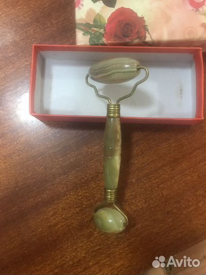 Ролик для массажа лица и декольте