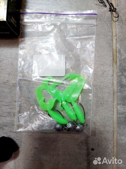 Спиннинг в сборе с катушкой и приманками