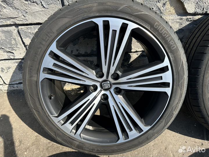 R20 Vredestein Ultrac Satin 235/45, PCD 5x112 DIA 57.1
