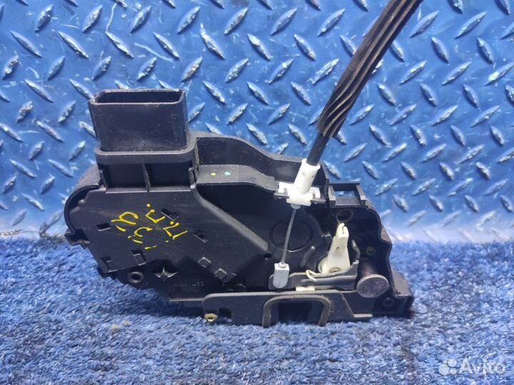 Замок двери передний правый Land Rover Discovery 3