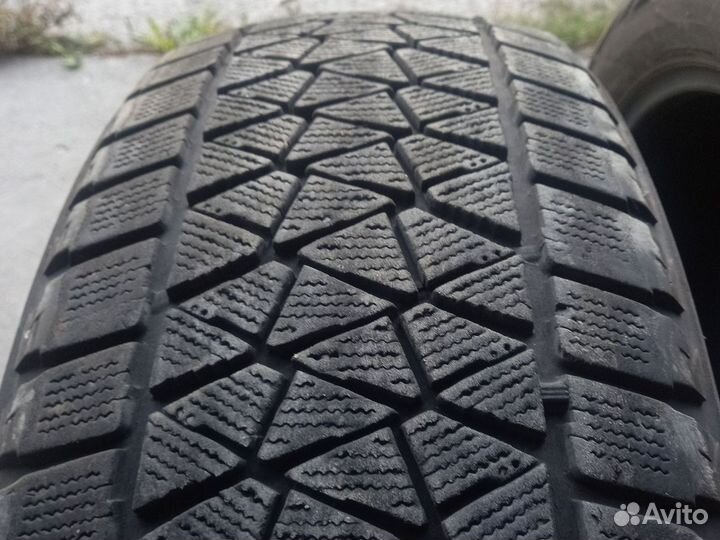 Bridgestone Blizzak DM-V2 235/55 R20