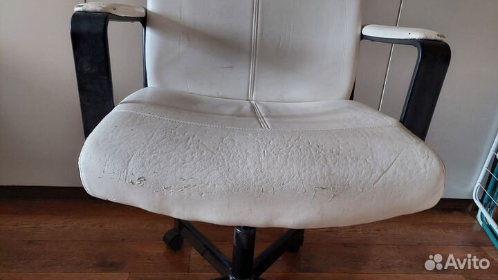Кресло кожаное
