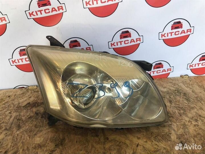 Фара правая Toyota Avensis 2