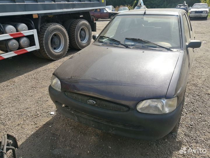 Ford escort 1997 (на разбор)
