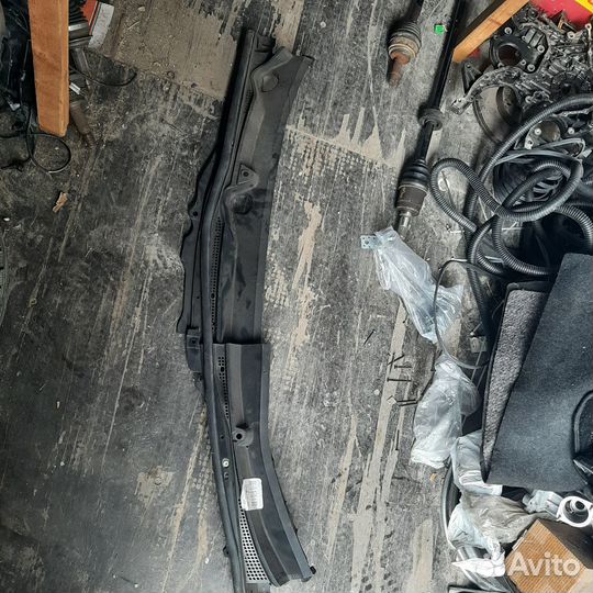 Решетка под лобовое стекло на mazda demio DE