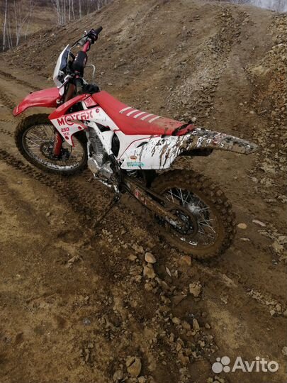 Кроссовый мотоцикл