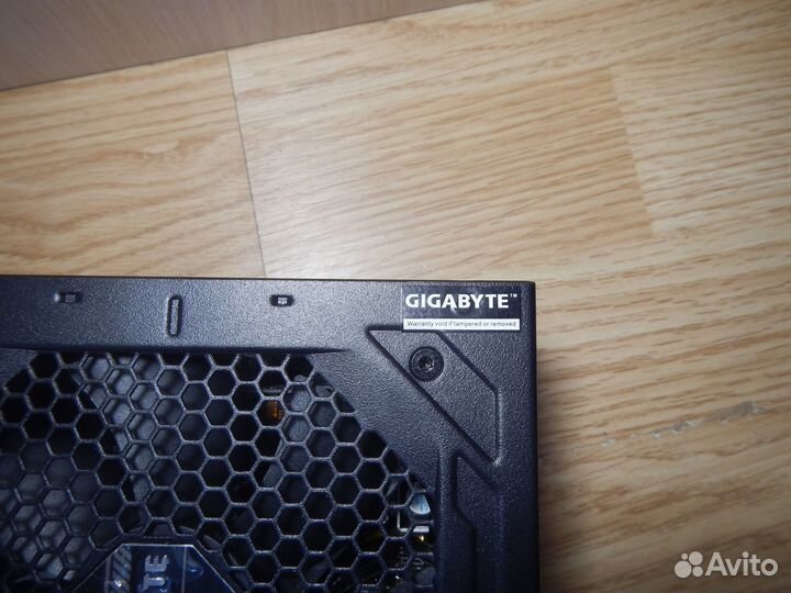 Gigabyte P1000GM, 1000 Вт, 80+ Gold