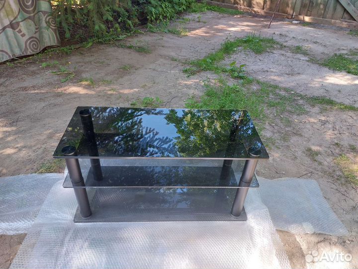 Стеклянная подставка под телевизор