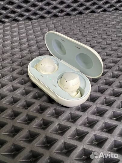 Беспроводные наушники Samsung Galaxy Buds (12)