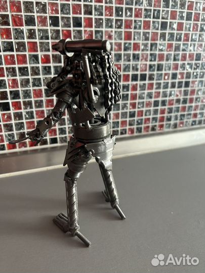 Хищник статуэтка