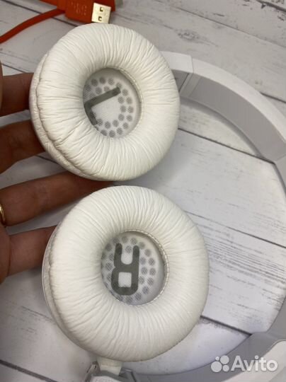 Беспроводные наушники JBL T450BT white белые