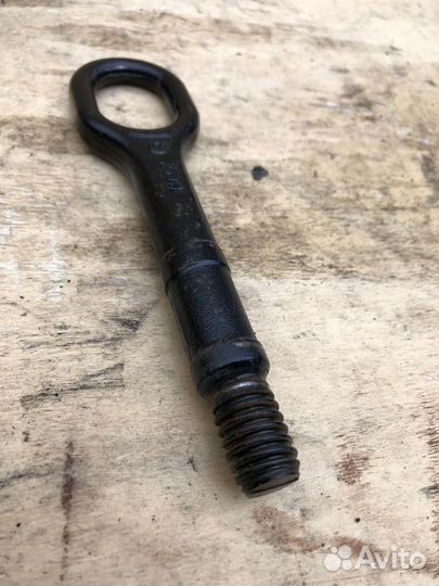 Крюк буксировочный VW Passat B7