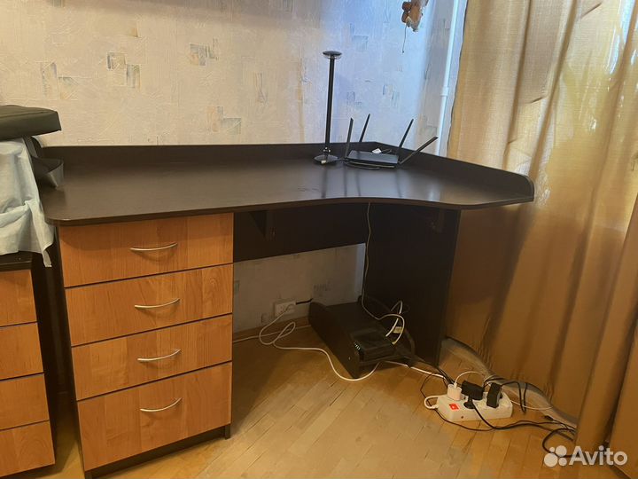 Письменный стол