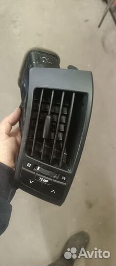 Дефлектор Центральный левый Toyota Land Cruiser200