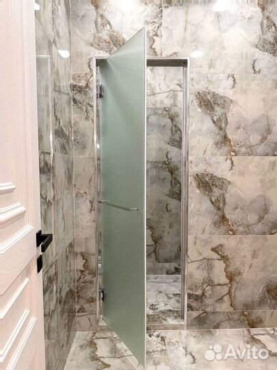 Стеклянная дверь по индивидуальным размерам