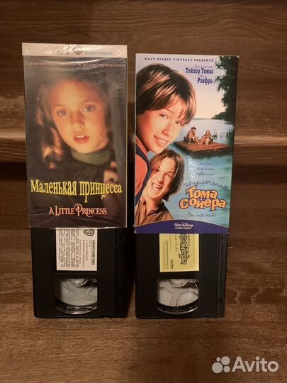 Видеокассеты с мультфильмами и фильмами