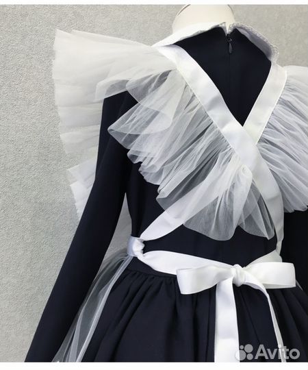 Белый школьный фартук