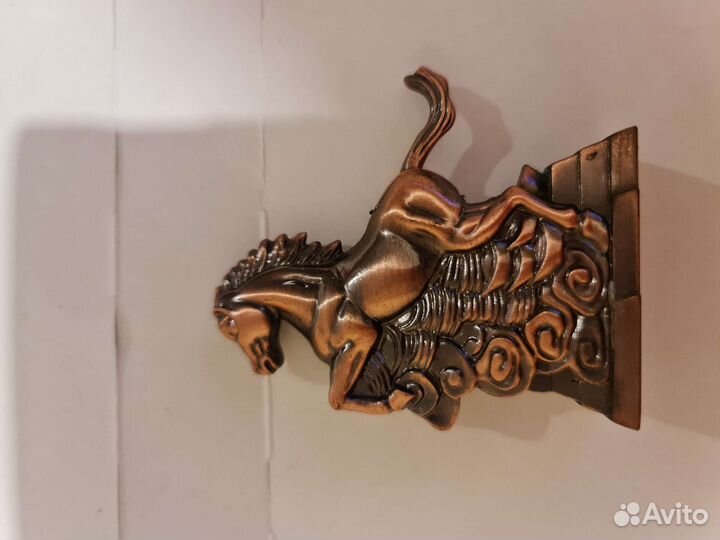 Зажигалка лошадь