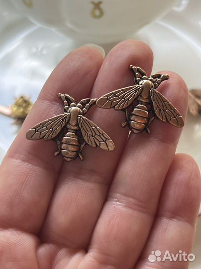 Броши в стиле Dior