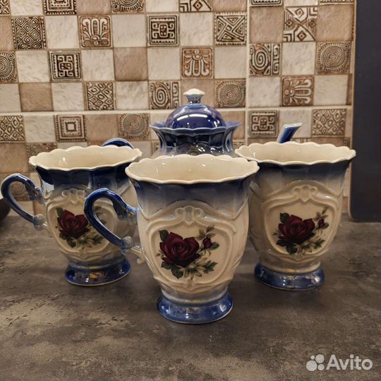 Чайник и 3 чашки